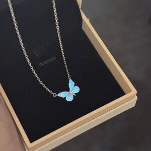 Silver Diamond Necklace – Fine Silver with Brilliant Detail